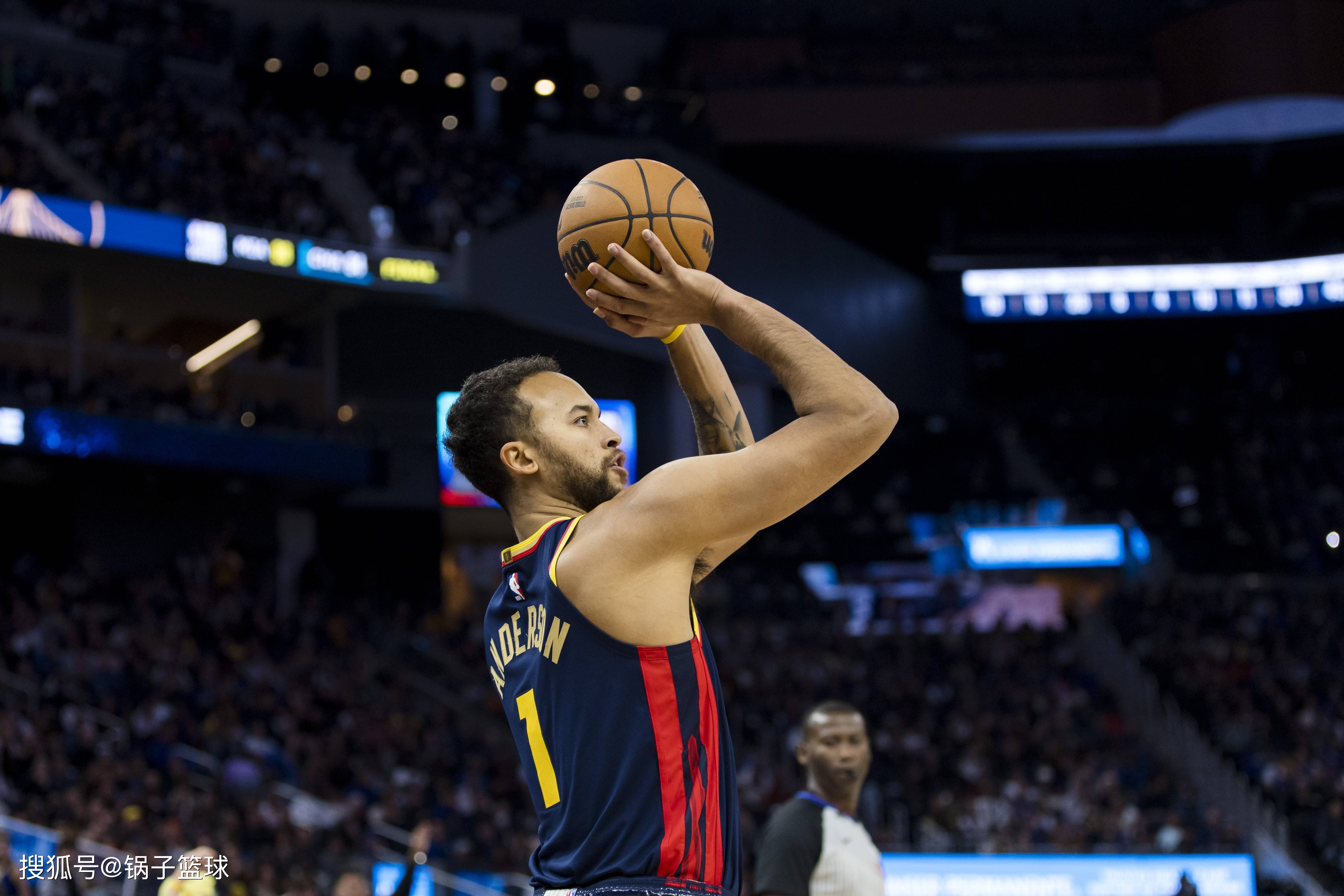 库里迎来三赛季出色发挥，尤文图斯观众热烈欢呼！