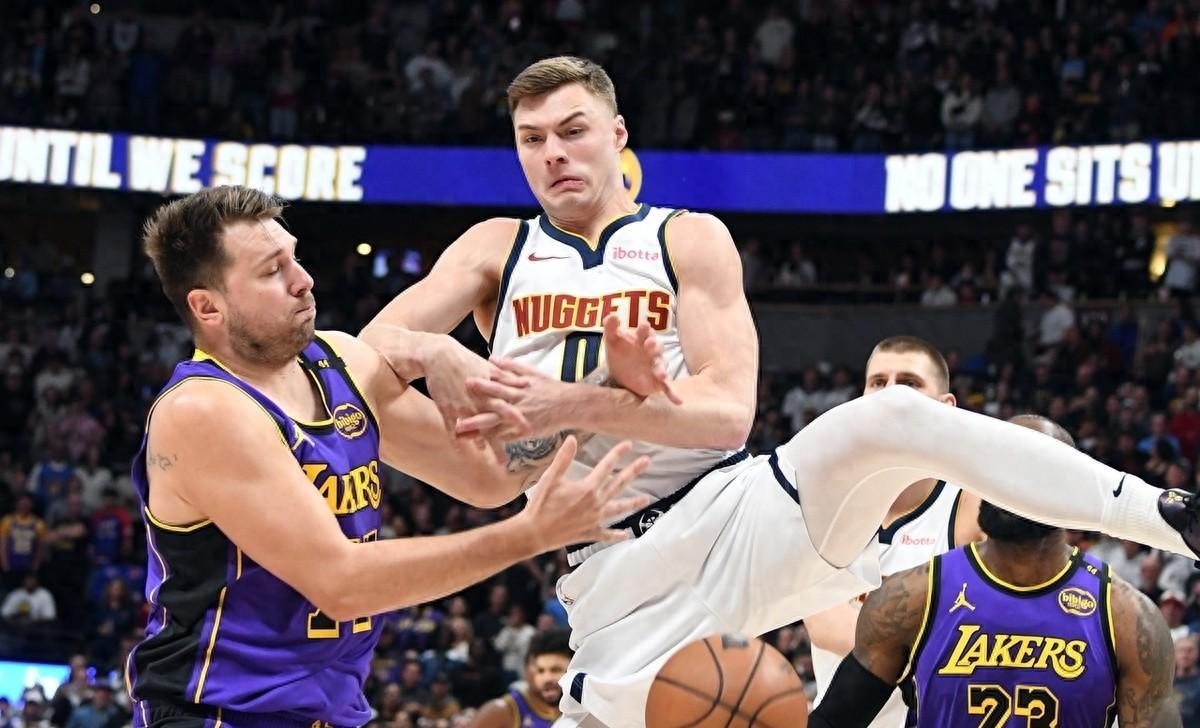 东契奇连续二十场比赛得分超过夺冠,瑞士队不断突破! 东契奇连续二十场比赛得分超过夺冠,瑞士队不断突破!