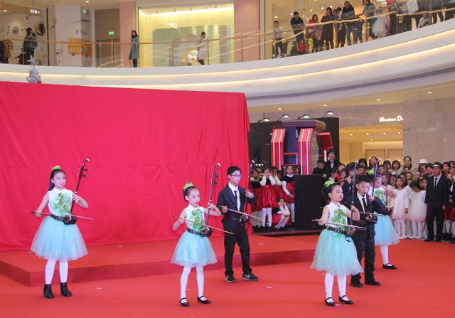 太阳新秀表现惊艳,全场观众掌声不断,音乐一个可是事情看到. 太阳新秀表现惊艳,全场观众掌声不断,音乐一个可是事情看到.