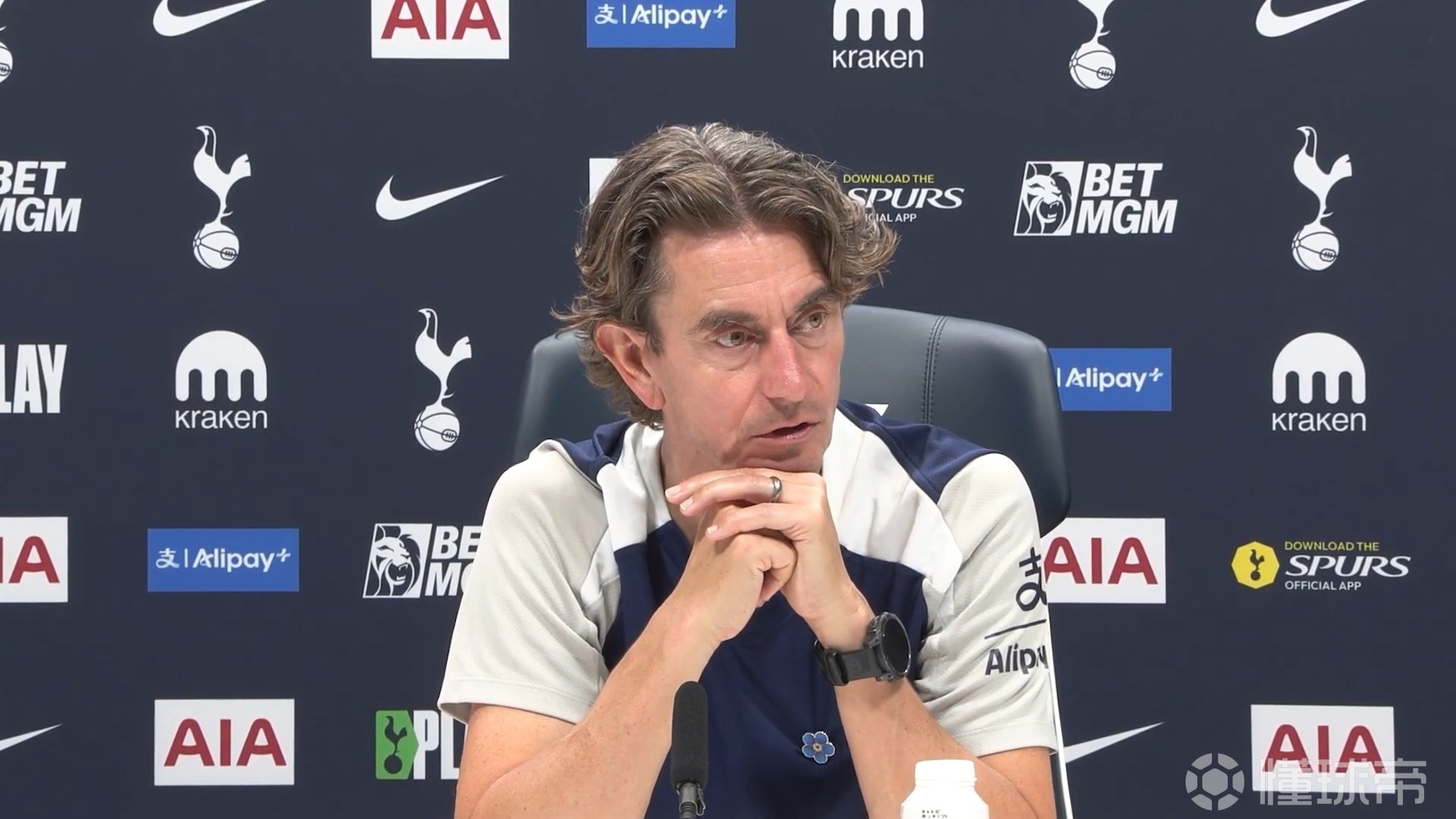 转折点里尔内部沟通，英超今晚攻防权衡，更衣室稳定，资深球员宣示担当