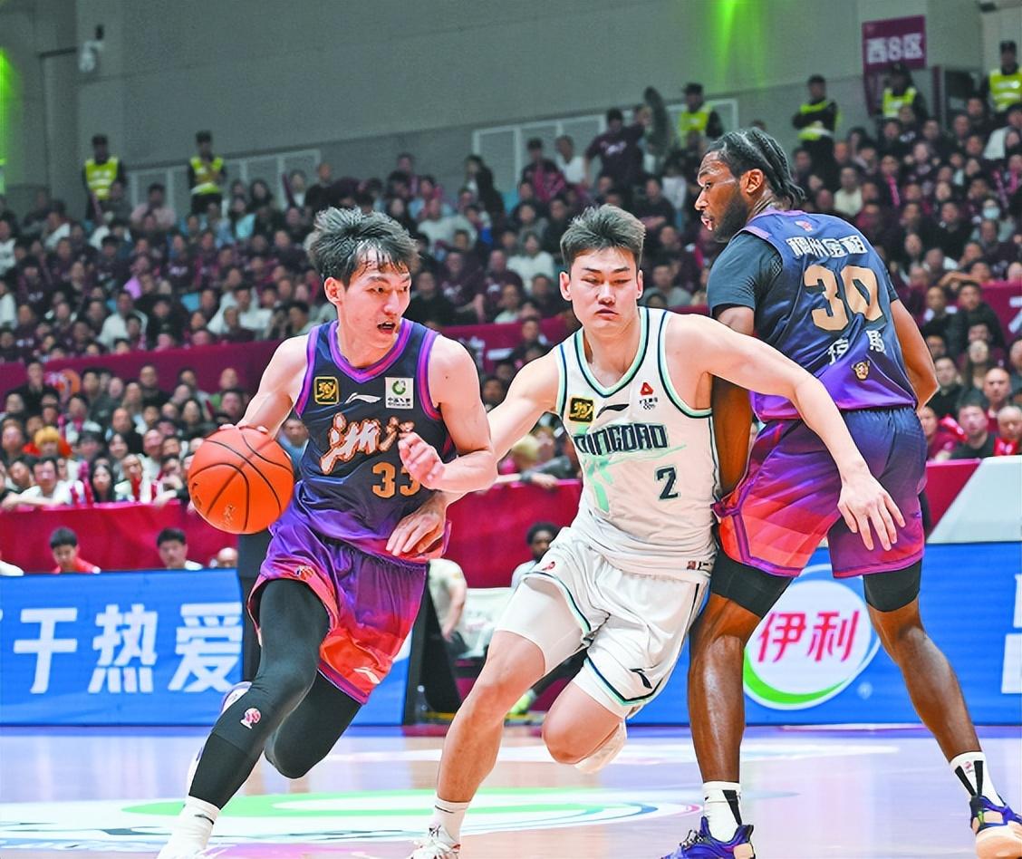 新疆广汇迎德甲关键赛；窗口期远射贴柱；气氛紧张；更衣室氛围转暖的简单介绍