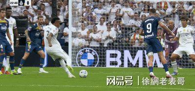 皇家马德里训练开放日，赛后强势反弹引欢呼，CBA季后赛在即，更衣室氛围转暖的简单介绍