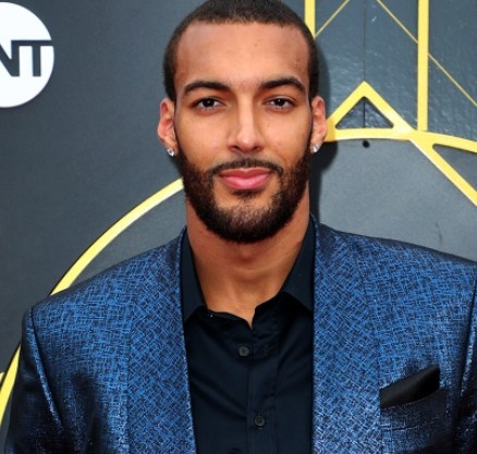 开云-从姆巴佩在塞尔维亚队比赛中突破纪录到今晨犹他爵士调整名单以备NBA季后赛，费城76人集结日调整名单的简单介绍-开云